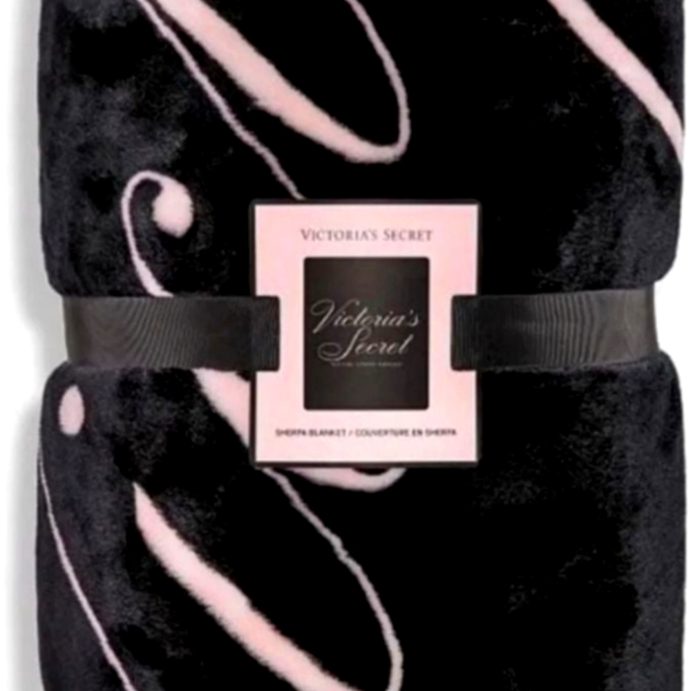 Nwt VS Sherpa blanket